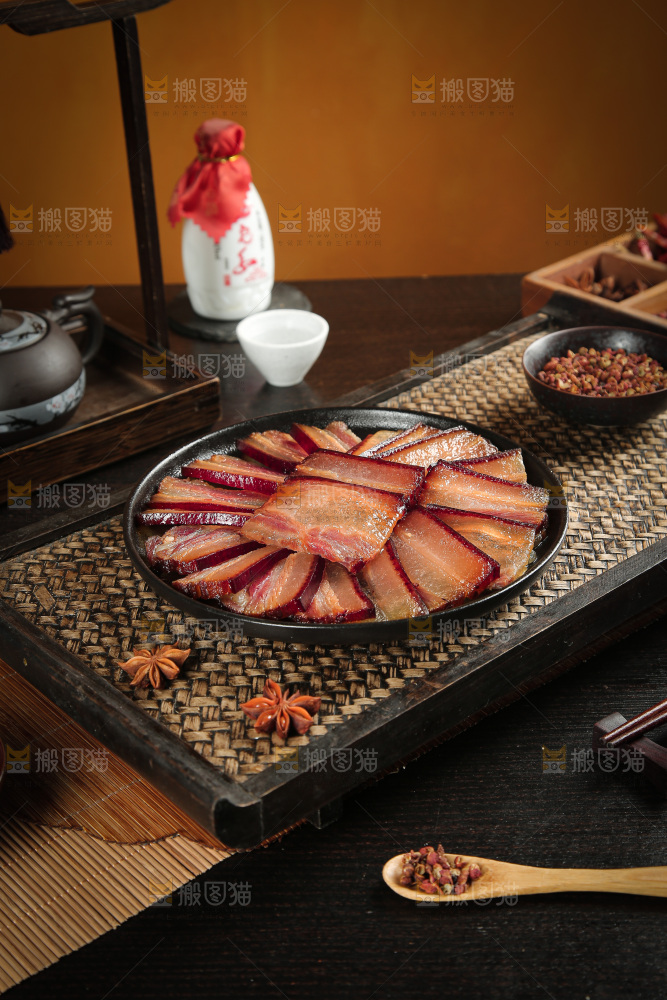 深底上的腊肉