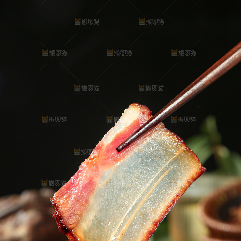 深底上的腊肉