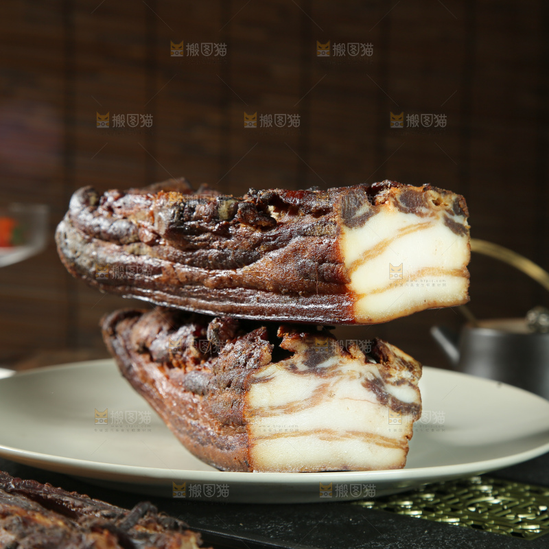 深底上的腊肉