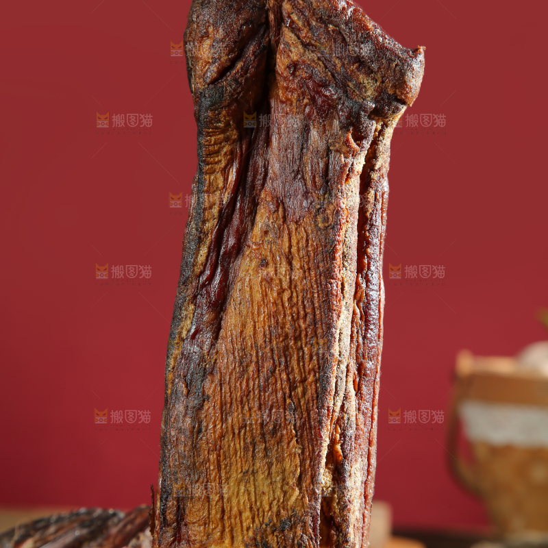 深底上的腊肉