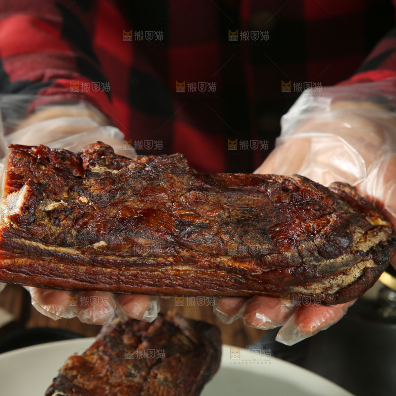 深底上的腊肉