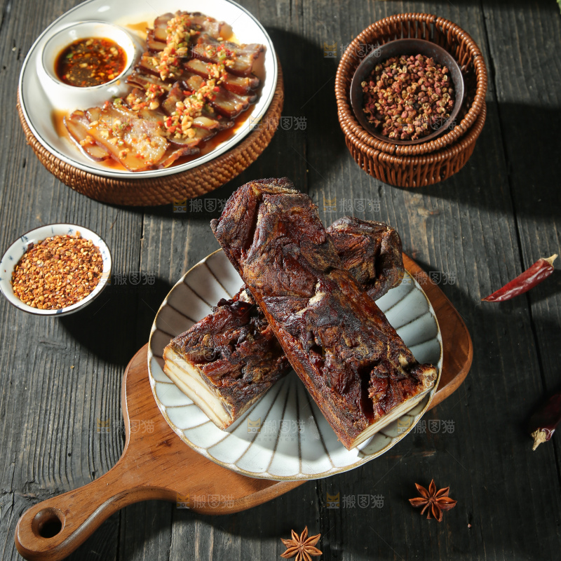 深底上的腊肉