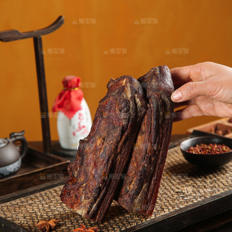 深底上的腊肉