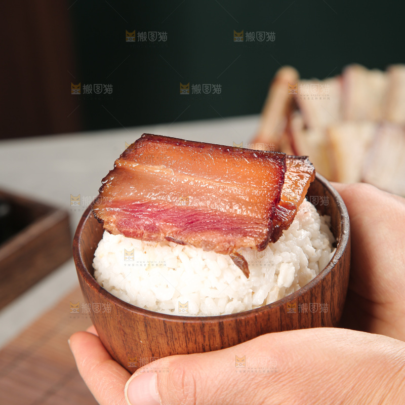 深底上的腊肉