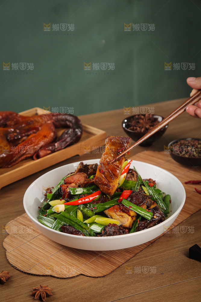 深底上的炒腊鸭