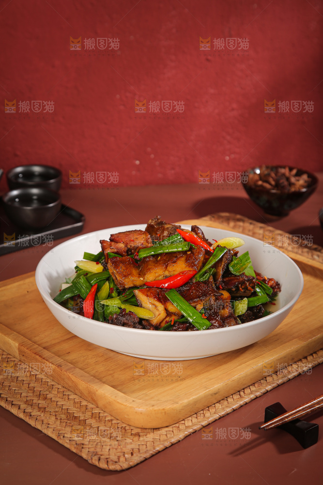深底上的炒腊鸭