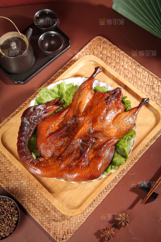 深底上的酱鸭
