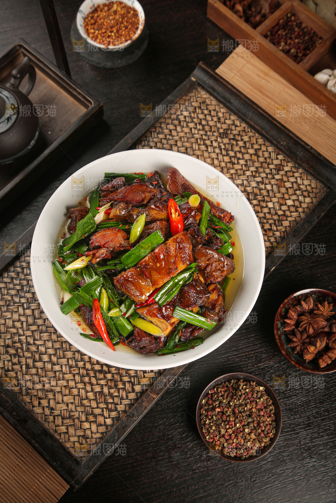 深底上的炒腊鸭