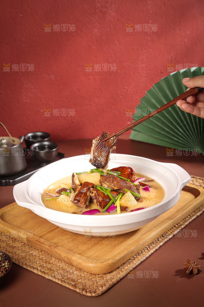 深底上的酱鸭