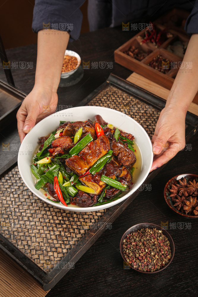 深底上的炒腊鸭