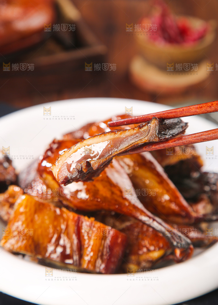 深底上的酱鸭
