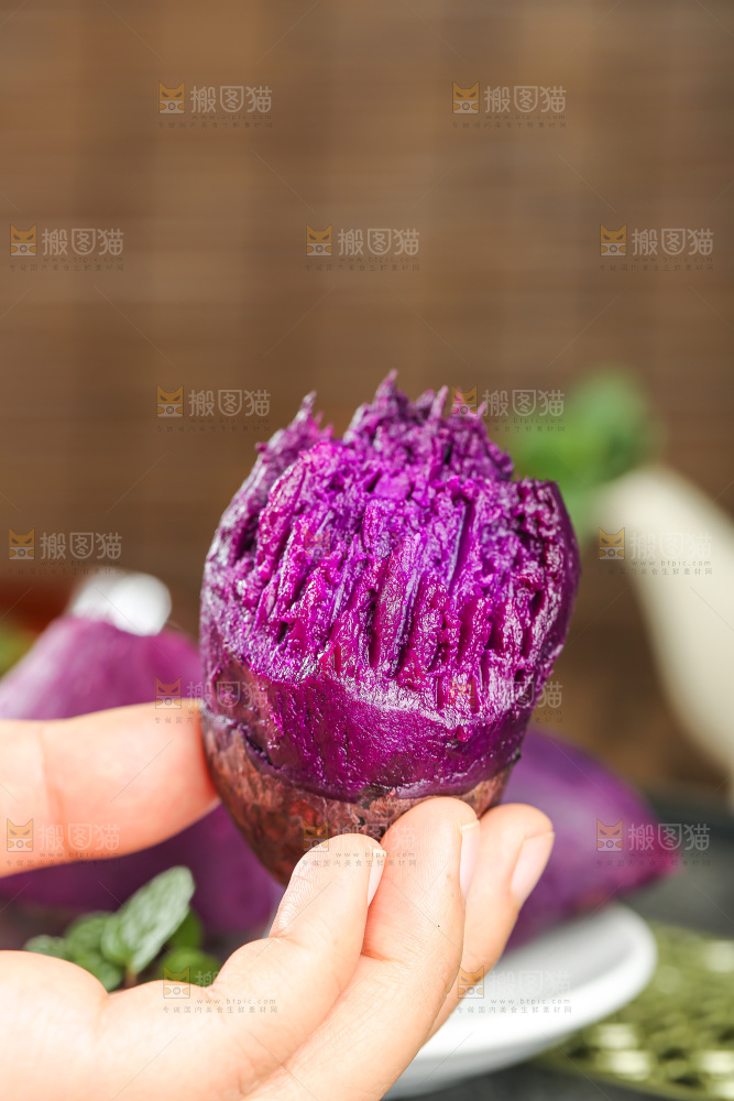 深底上的紫薯