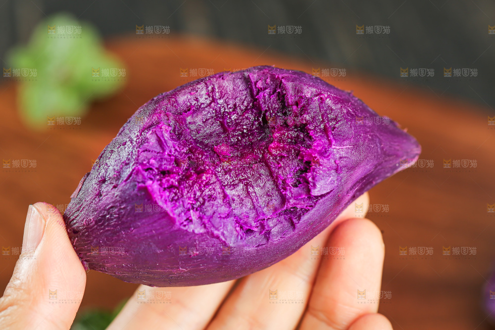 深底上的紫薯