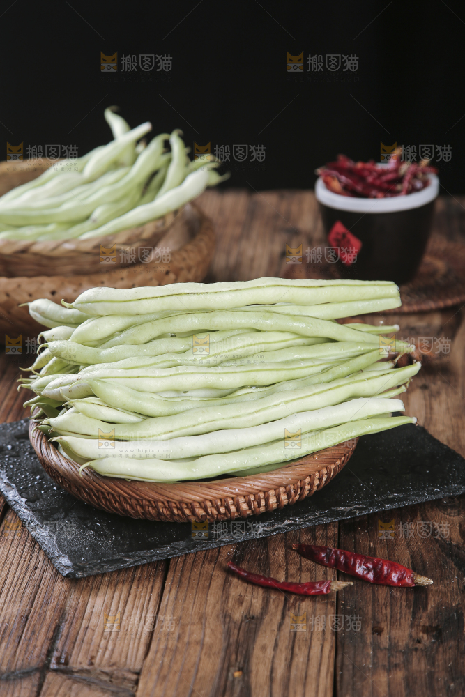木底上的白芸豆角