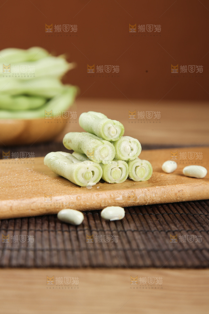深底上的白芸豆角