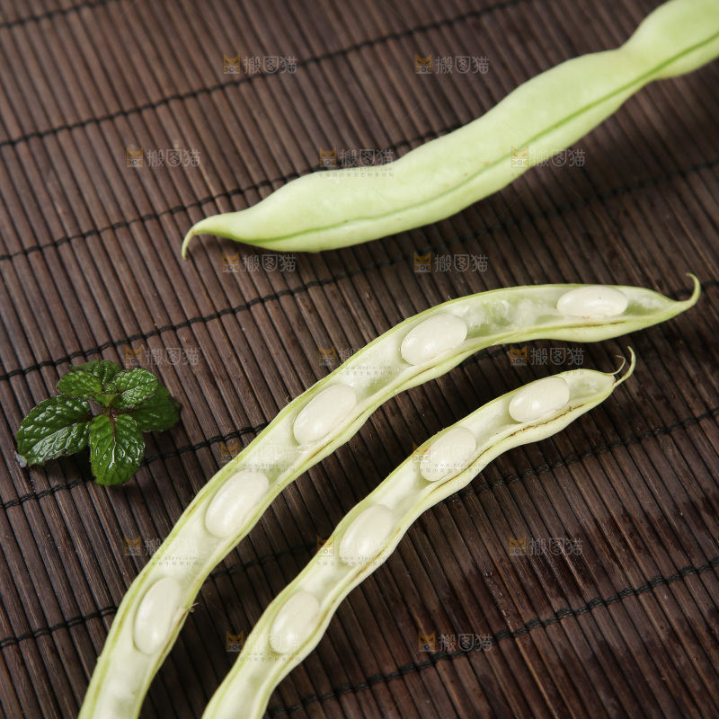 深底上的白芸豆角