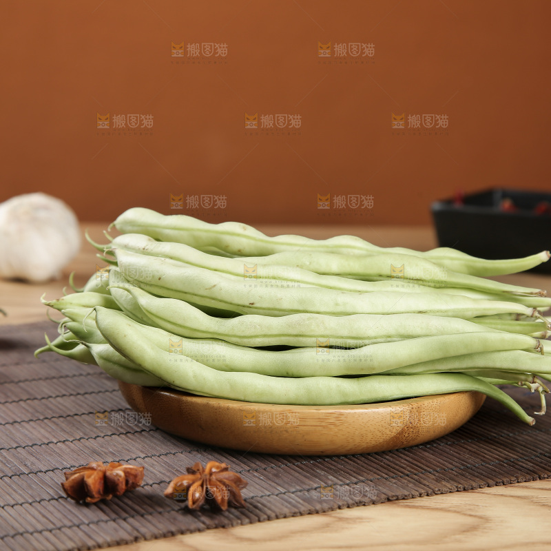 深底上的白芸豆角