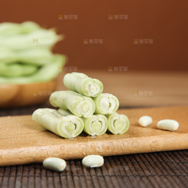 深底上的白芸豆角