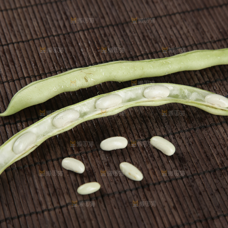 深底上的白芸豆角