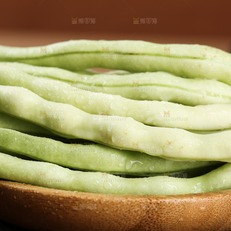 深底上的白芸豆角
