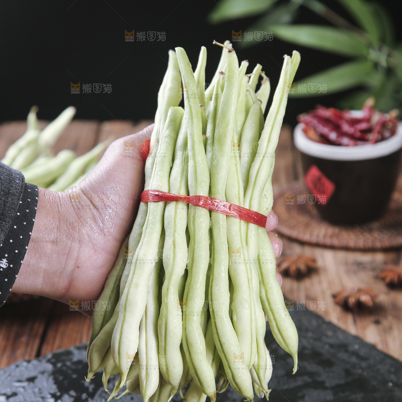木底上的白芸豆角