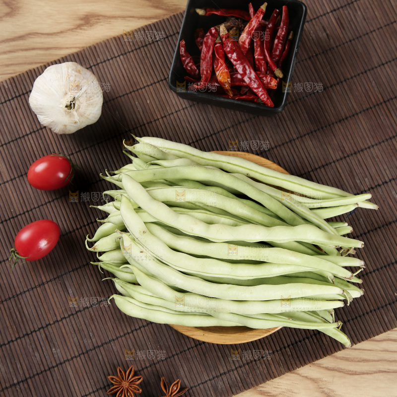 深底上的白芸豆角