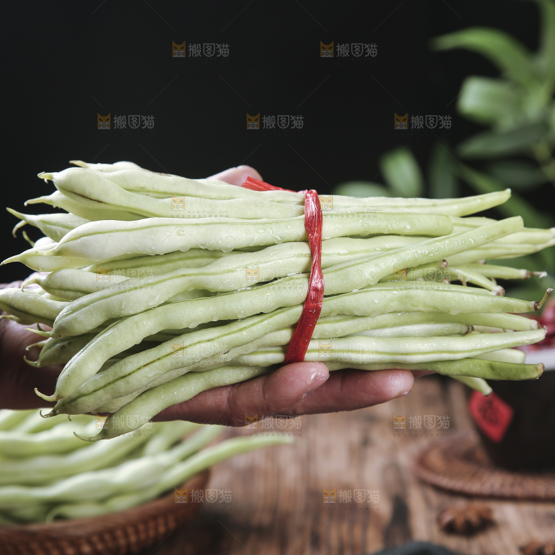 木底上的白芸豆角