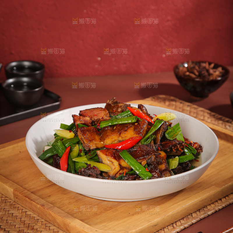 深底上的炒腊鸭