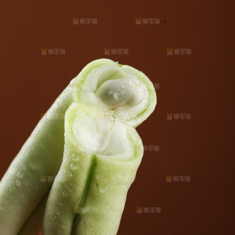 深底上的白芸豆角