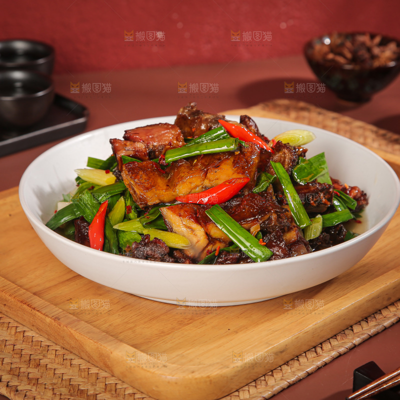 深底上的炒腊鸭
