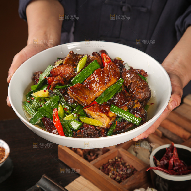 深底上的炒腊鸭