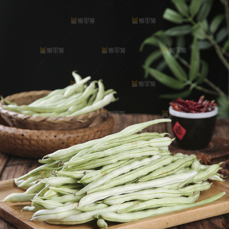 木底上的白芸豆角