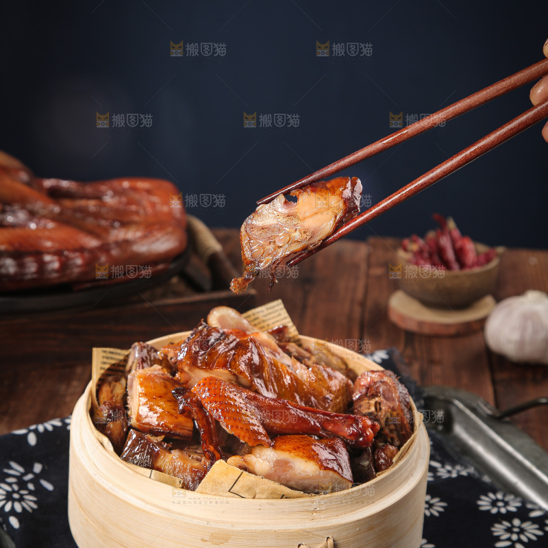 深底上的酱鸭