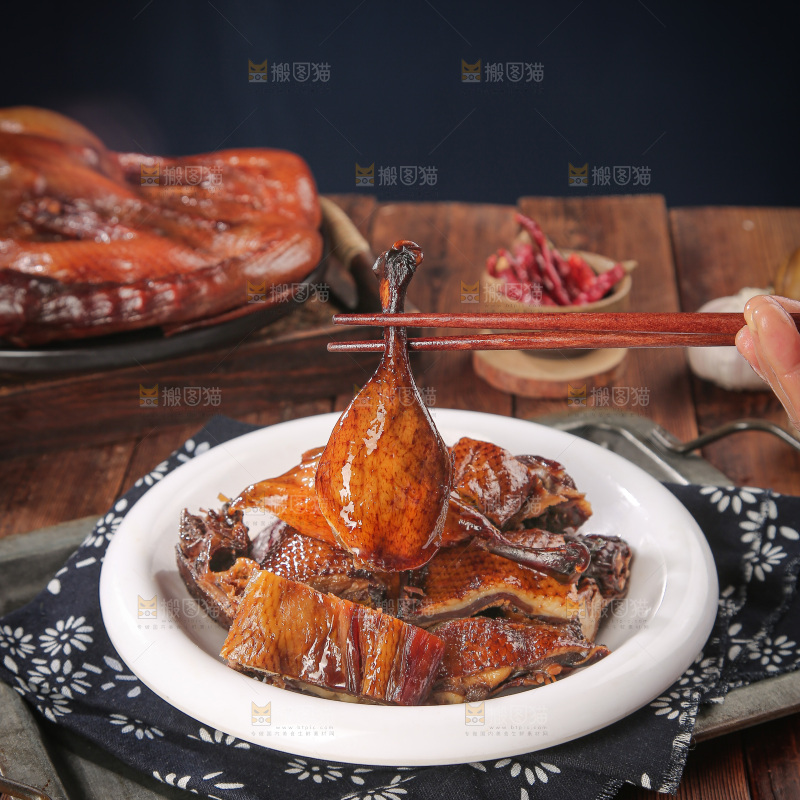 深底上的酱鸭