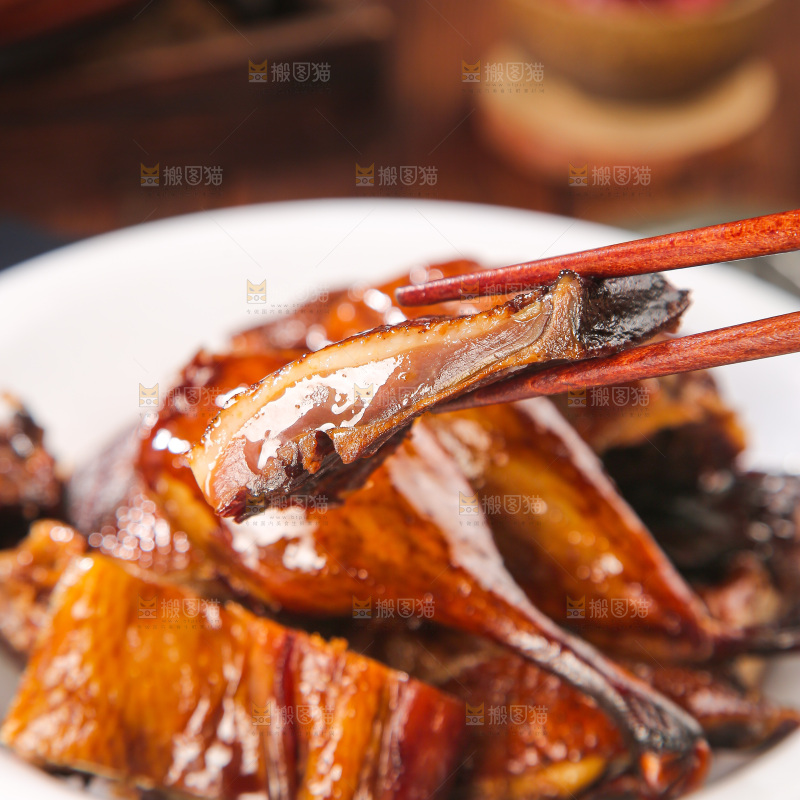 深底上的酱鸭
