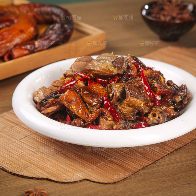 深底上的炒腊鸭