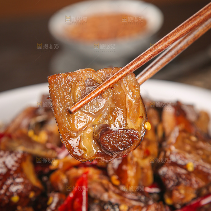 深底上的炒腊鸭