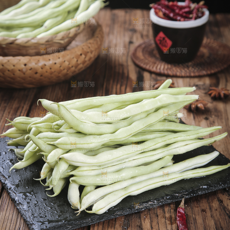 木底上的白芸豆角