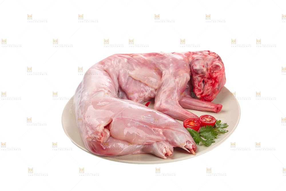 白底上的新鲜兔肉