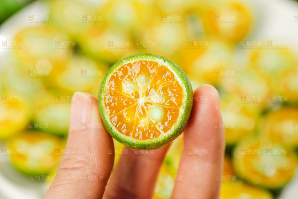 深底上的小青桔