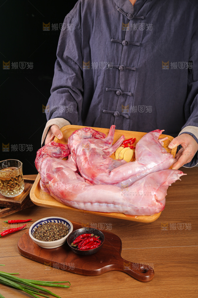 深底上的新鲜兔子