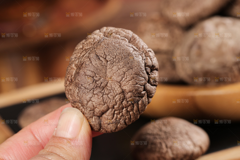 深底上的香菇