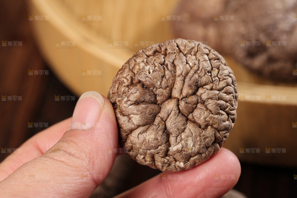 深底上的香菇