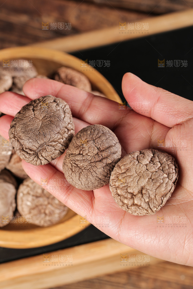 深底上的香菇