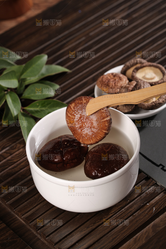 深底上的香菇