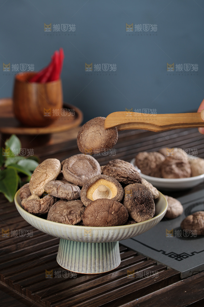 深底上的香菇