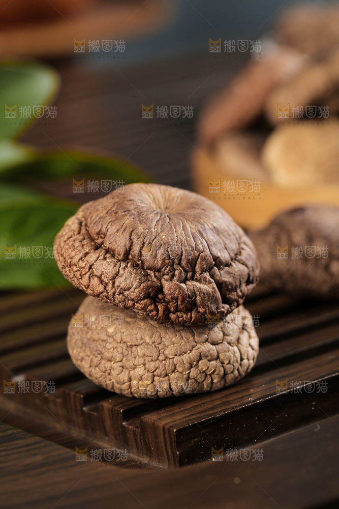 深底上的香菇
