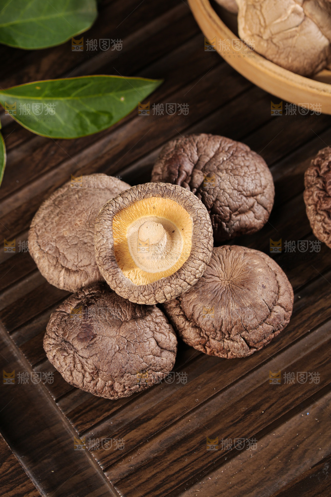 深底上的香菇
