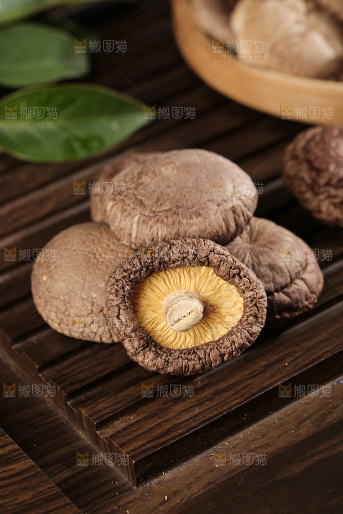 深底上的香菇