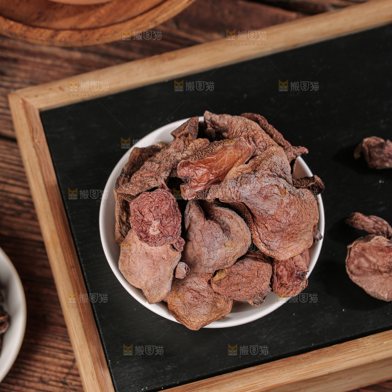 深底上的红乳牛肝菌